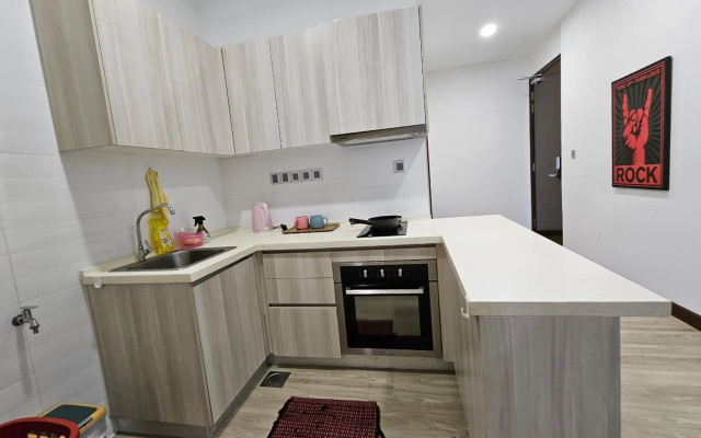 Hostahome at Paragon Suites with Private Jacuzzi – Kitchen – Johor Bahru