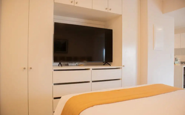 w Radiant 1BR w Private Balcony in Miraflores