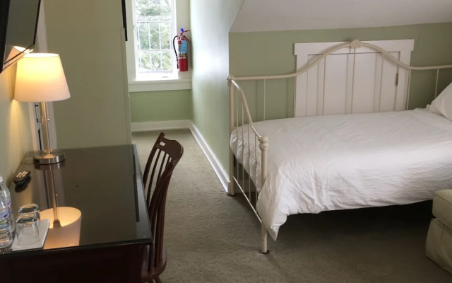 Tawsty Flower - Haines Suites