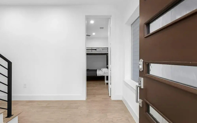 Luxurious 3 Bed3 Bath Near Downtown Houston