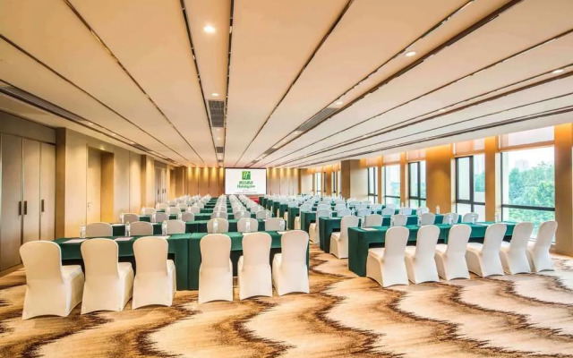 Holiday Inn Chongqing University Town
