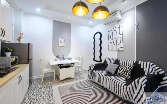 Luxe Paradise Suites Dich Vong Hau