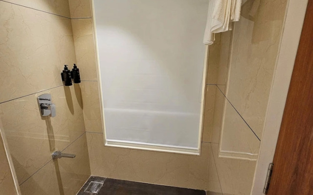 Hotel Golden Nest - Thane