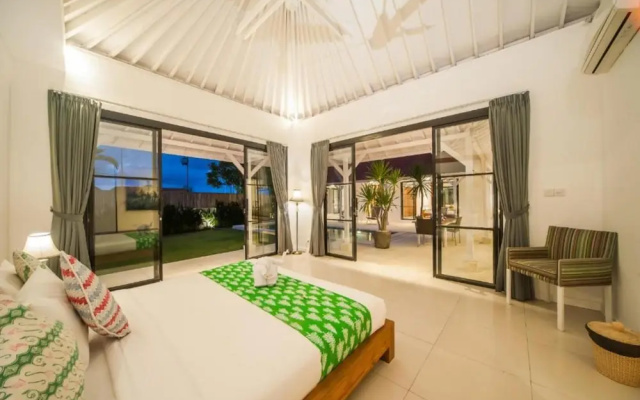 Specious 3Bedroom Rakuen Villa Canggu – Guest Rooms – Tibubeneng
