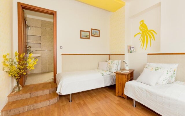 Pštrossova Vila - u klášterní zahrady