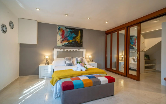 Villa Lux Gallery AC