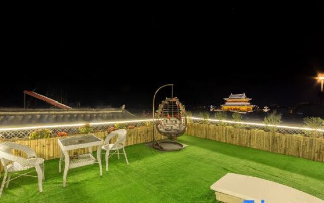 Yixin Courtyard hotel (Dali Ancient City South Gate)