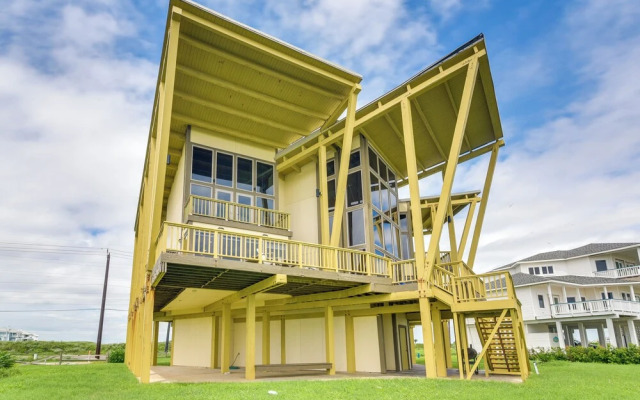 Oceanfront Home w/ Beach Access in Galveston
