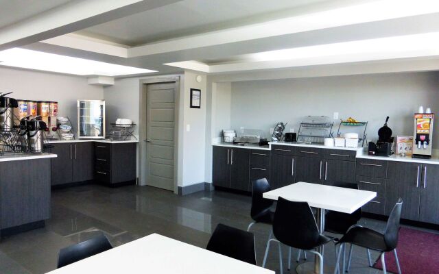 Red Roof Inn & Suites Calhoun