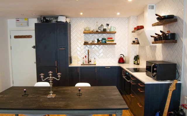 Charismatic 2 Bedroom Duplex in Shoreditch