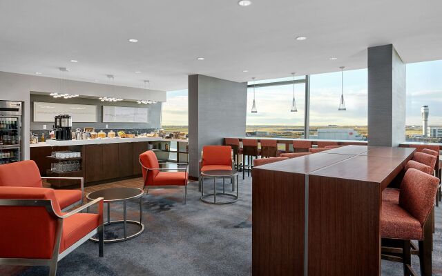 Calgary Airport Marriott In-Terminal Hotel