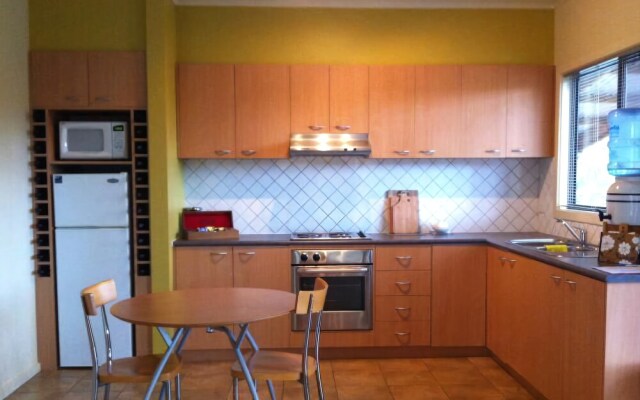 Idyllic Retreat For 4 People in Beautiful Otway Ranges, Recharge & Refresh in Hot Tub