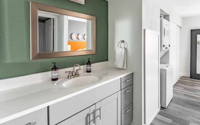 WanderJaunt - Camelback East Apts