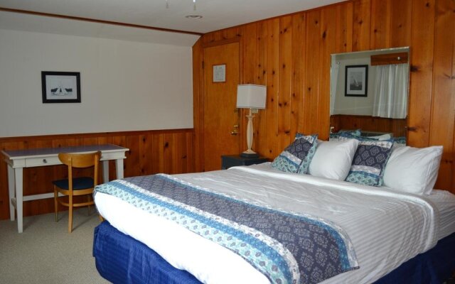 Buzz's Lakeside Inn