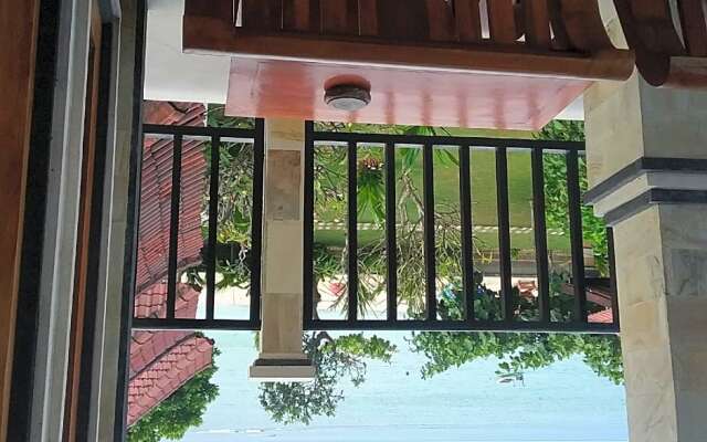 Yogi Beach Bungalow & Restaurant Lembongan