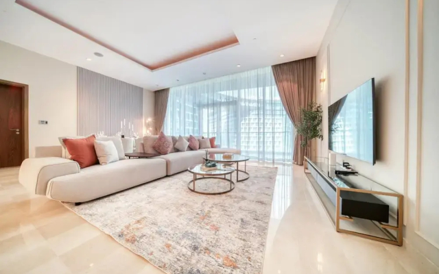Modish Palm 3BR w Private Balcony Beach Access