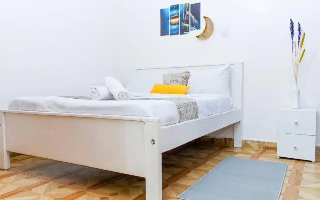 Blissful 2 bedroom fully furnished with parking.