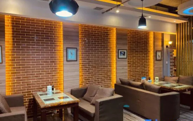 Sunite Youqi Oasis Business Hotel
