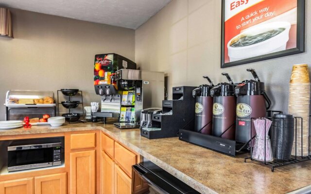 Econo Lodge Inn & Suites Hillsboro - Portland West
