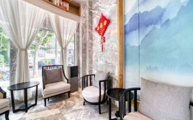 Elong Anyun Hotel (Shanghai Daning International Yanchang Road Subway Station)