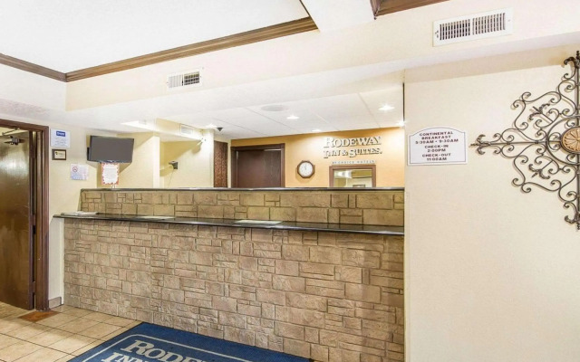 Rodeway Inn & Suites Madison East