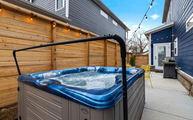 Big Blue on Main-hot Tub-less Than 1 Mi to Square