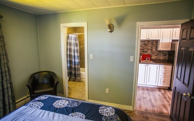Pines Motel