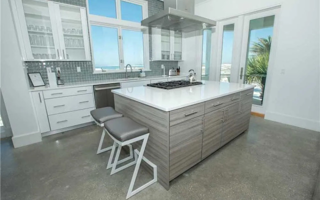 Seabreeze 5 Bedroom Home by RedAwning