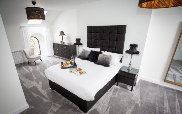 Stunning 3 Bed Converted Village Hall