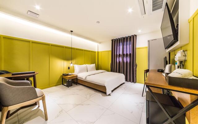 Hotel Plum