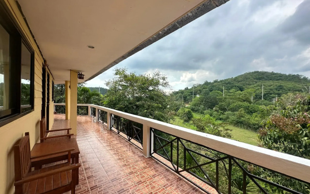 Baan Ing Khao Resort