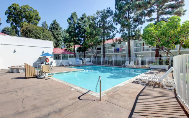 Motel 6 Irvine - Orange County Airport