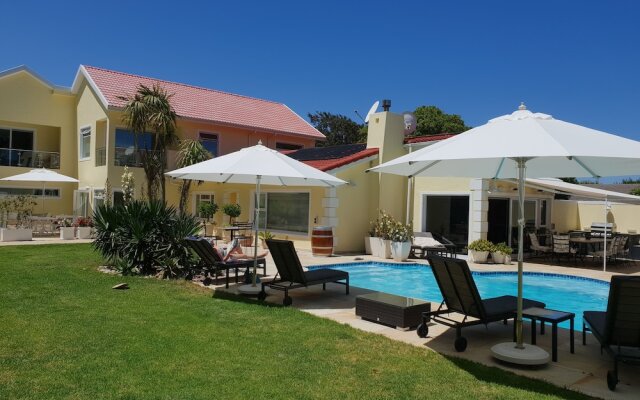 Superior 4-star-apartment Graded by Aa and Tgcsa Close to Constantia Wineroute