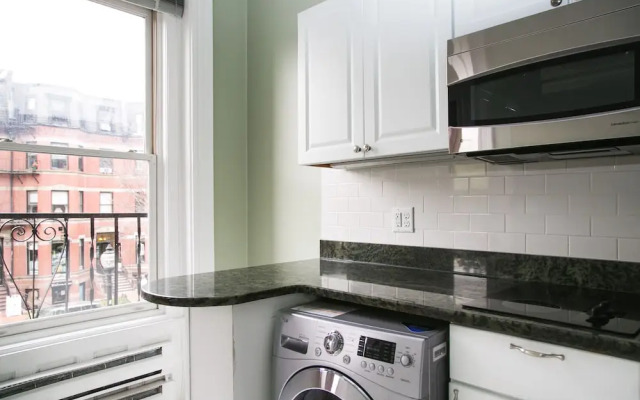 Pleasant Back Bay Suites by Sonder