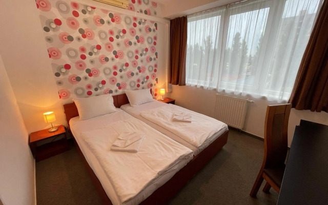 Canada Hotel