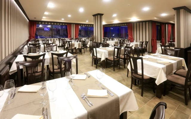 Royal Park - Half Board Hotel