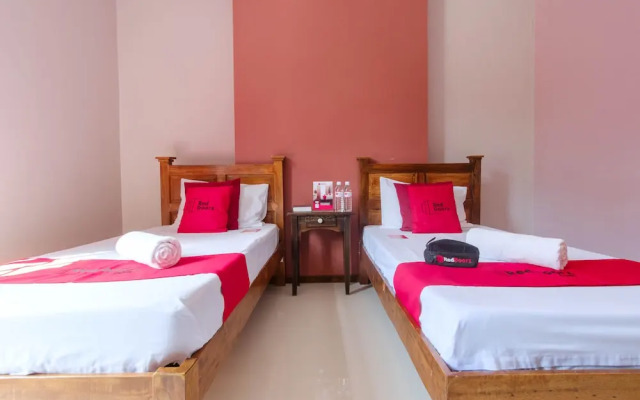 RedDoorz Plus @ West Nautical Road Puerto Galera
