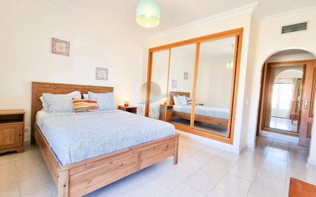 Oura Praia Hotel And Apartments