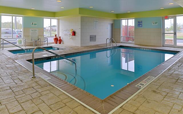 Holiday Inn Express Hotel & Suites Terre Haute, an IHG Hotel