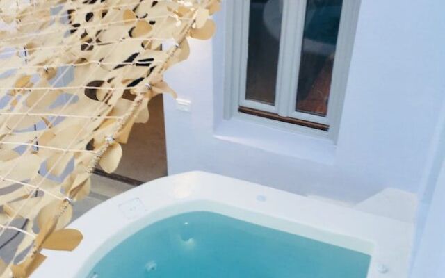 The Muse Of Santorini - Jacuzzi Suites