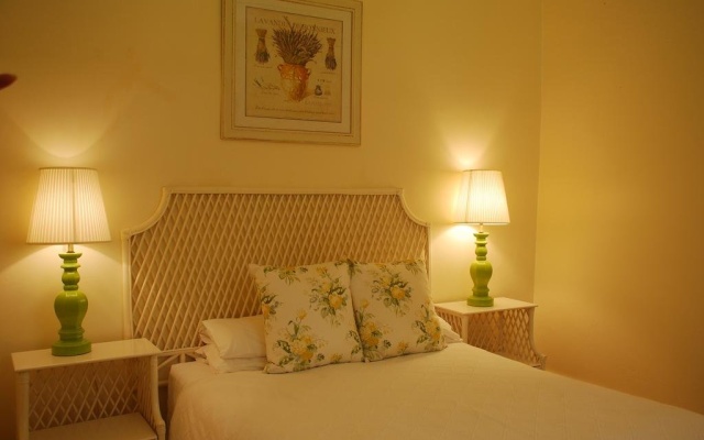 Mayfield Vineyard – Guest Rooms – Emu Swamp