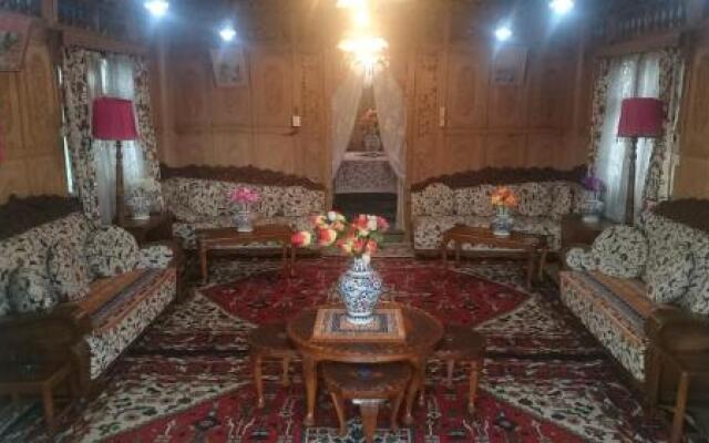 Shabistan Group of Houseboats