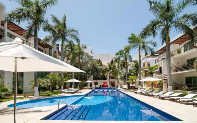 Luxurious & Central Condo In Playa Steps From The Beach