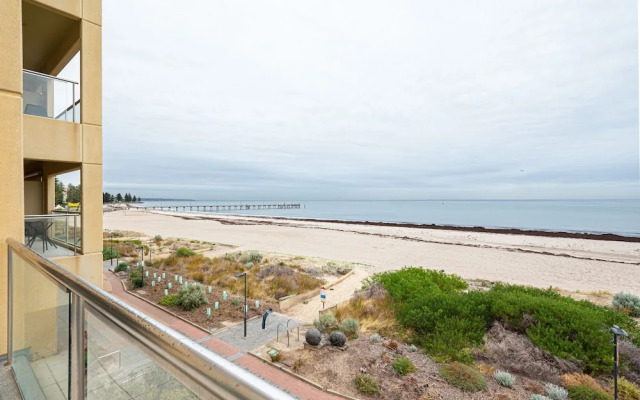 Beachfront Serenity in Glenelg