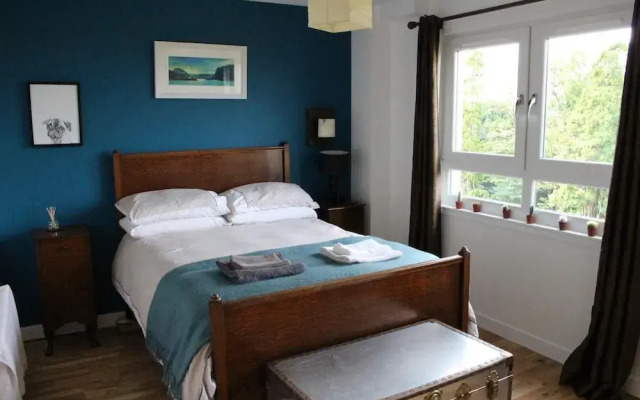 2-bed Seaside Apartment - Sleeps 5 & Free Parking