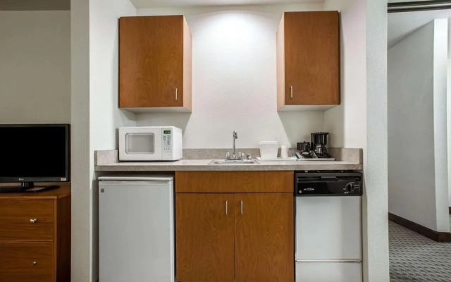 Quality Inn & Suites - 3 Stars