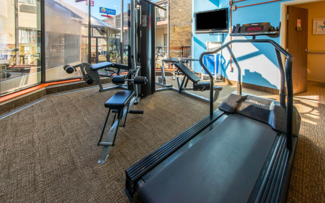 Comfort Inn & Suites Erie - Splash Harbor Indoor Waterpark