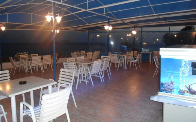 Nikos Place