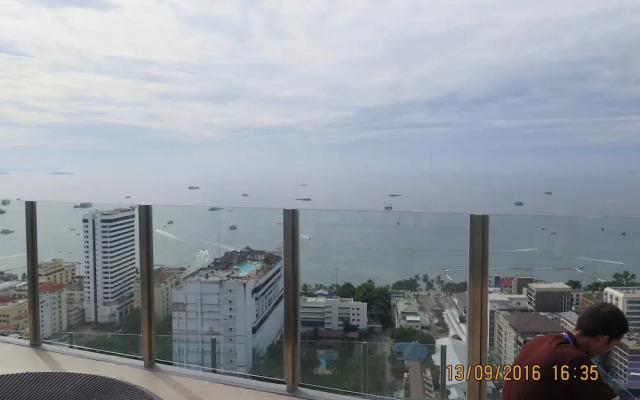 The Base Central Pattaya - 1 bdr Condo With Pool