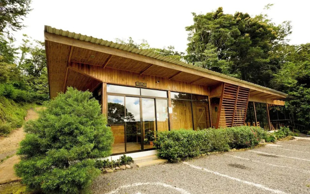 Tityra Lodge